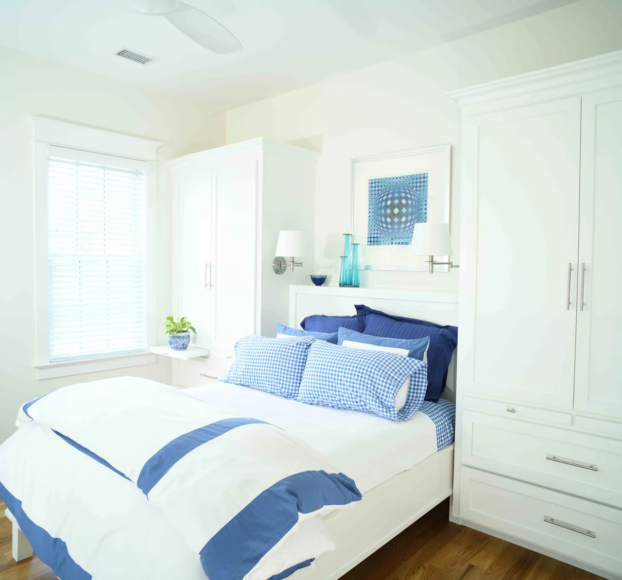 Guest bedroom with blue and white bedding
